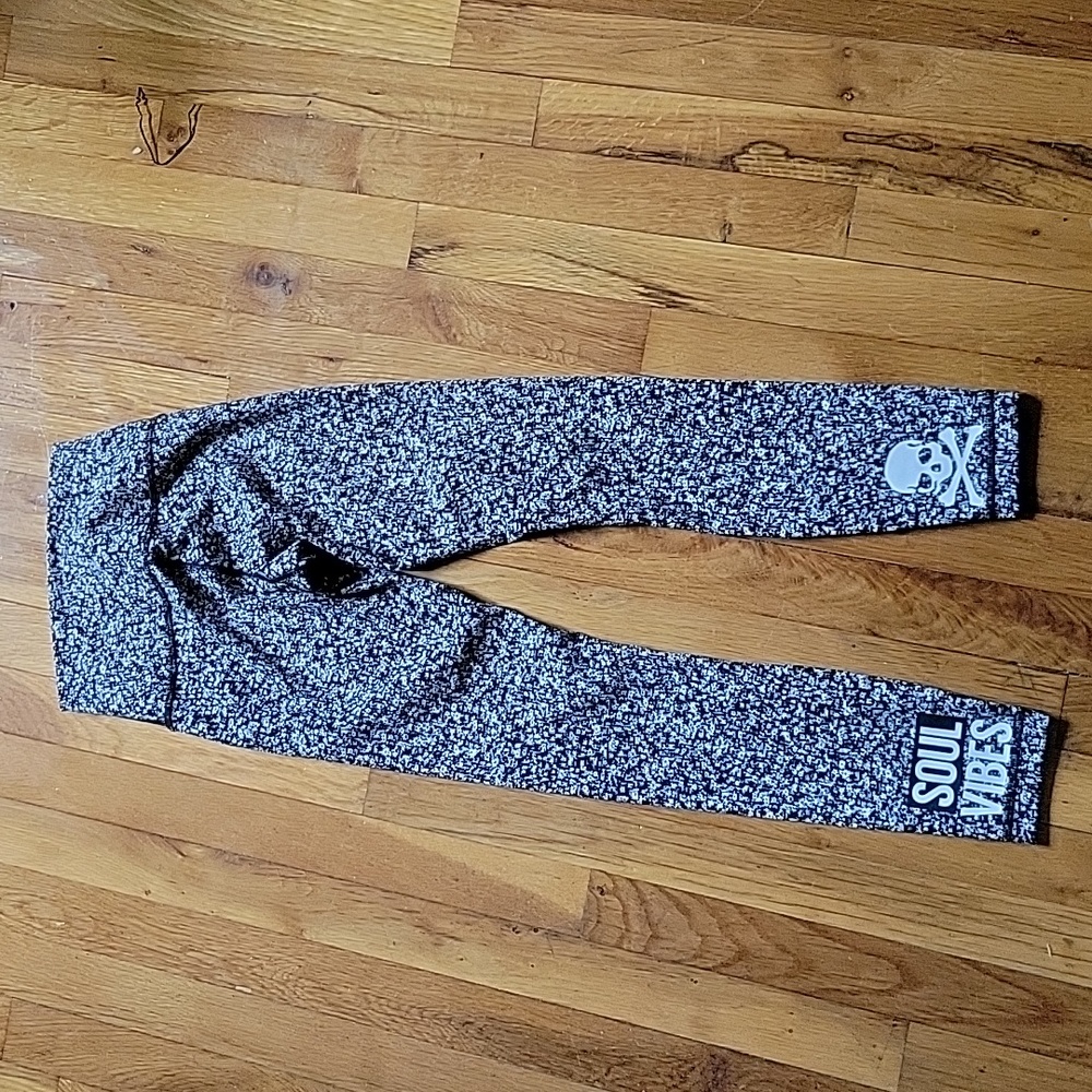 NWOT Lululemon  x Soulcycle  black white graphic. Leggings  2